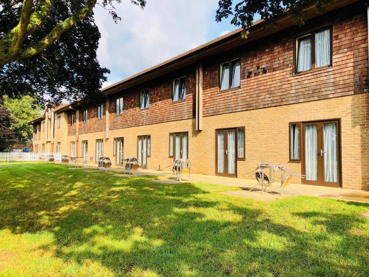 Stoneleigh Park Lodge Ashow エクステリア 写真